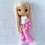Boneca-Ella-Amigurumi-Pinterest-683x1024